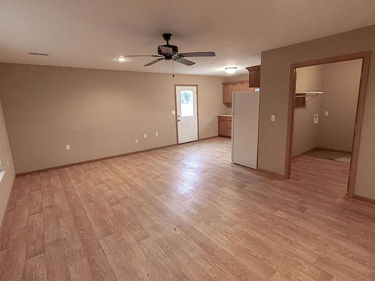 1546 Florence Dr — Photo 4