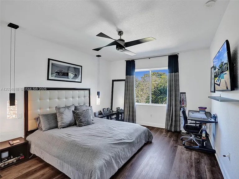 14321 Jockey Cir N — Photo 56
