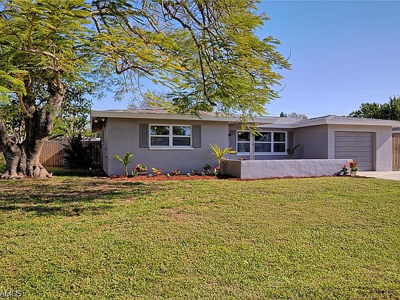 3rd image of 811 Entrada Dr N