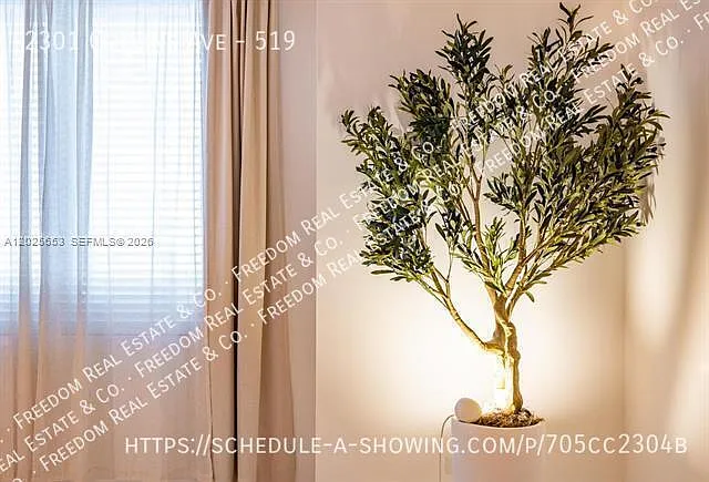 2301 Collins Ave #519 — Photo 4