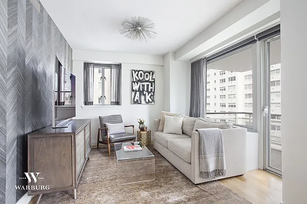 Sold by Warburg | media 4