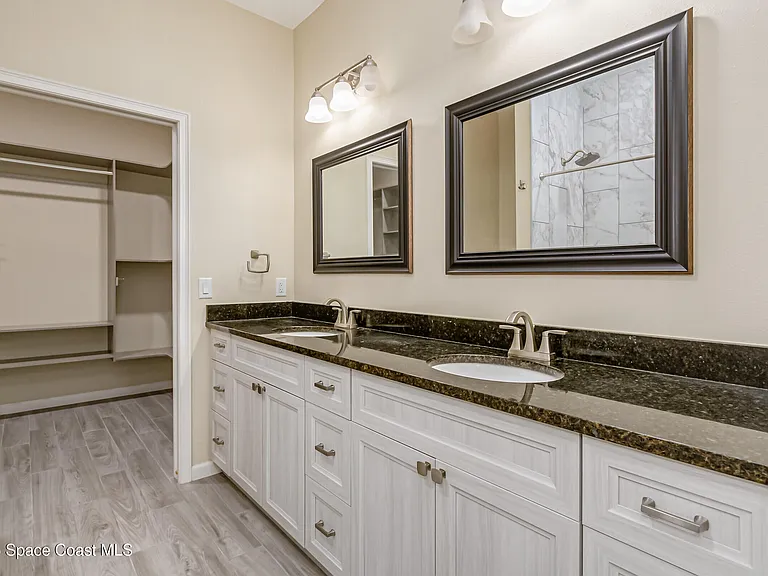 209 E Avenue B — Photo 21