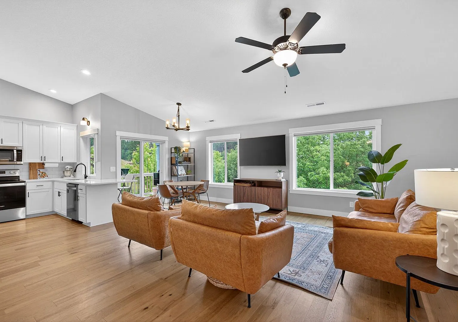 Spacious 5-Bedroom Home in Desirable NW McMinnville — Photo 2