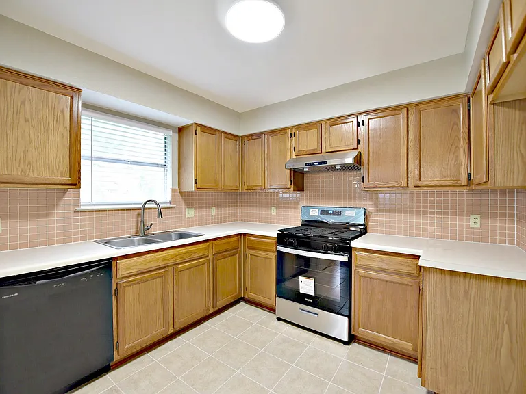 13329 Black Canyon Dr — Photo 6