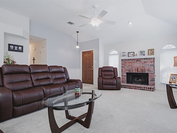 3rd image of 2918 Periwinkle Ct
