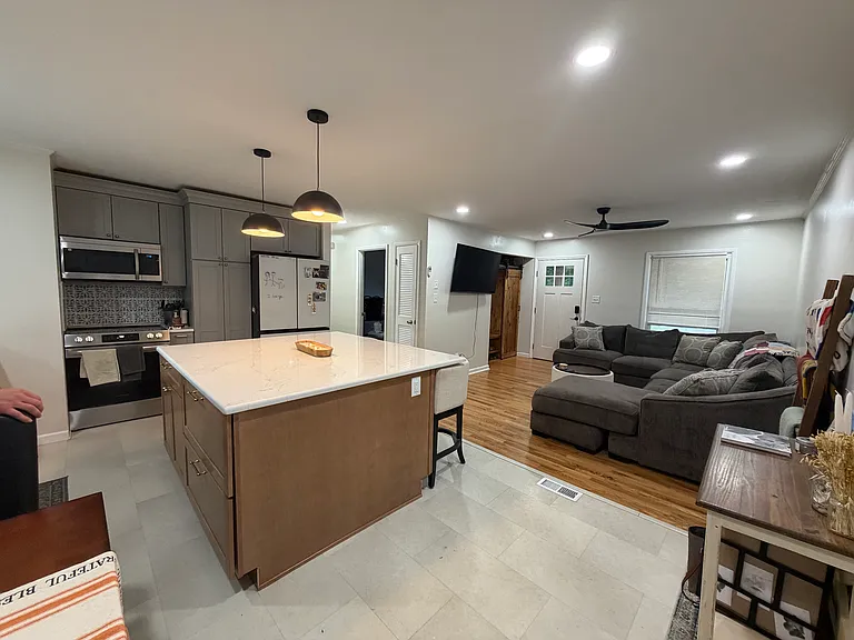 317 Sterling Ct — Photo 3