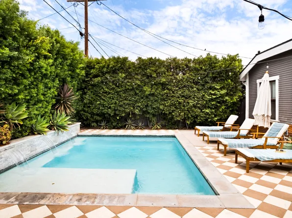 1087 S Plymouth Blvd, Los Angeles, CA 90019