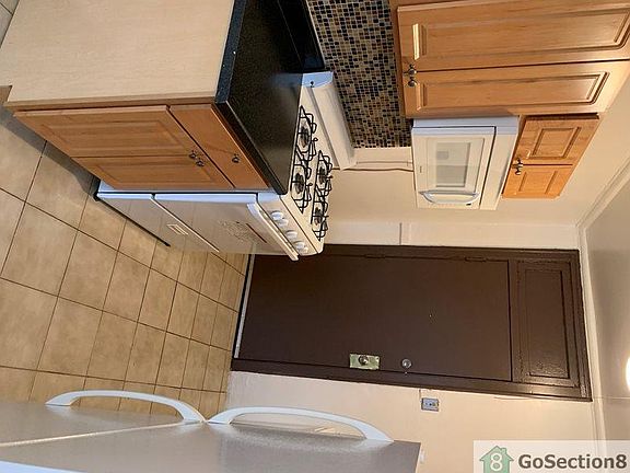 3rd image of 824 E 49th St APT 3S