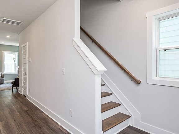 5th image of 164 Weavers Grove Dr