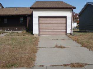 660 Lunar Ln #660, Waterloo, IA 50701