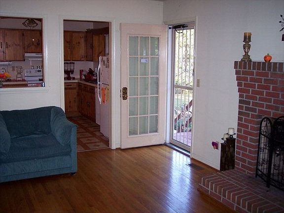 5th image of 306 Benton St