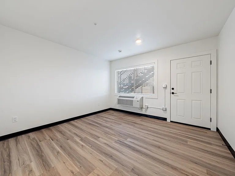 Nova Apartments — Photo 22