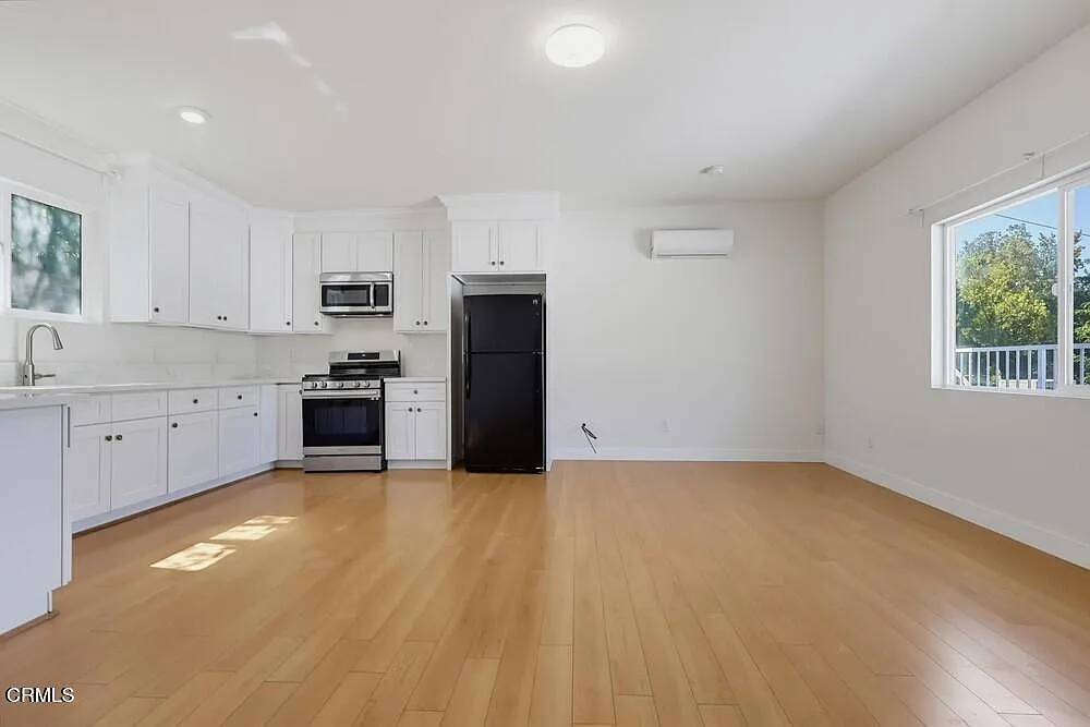 1 bed, 1.5 bath, 800 sqft, $2,800 — Photo 2