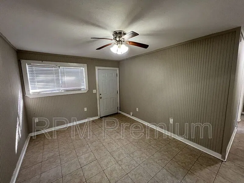 3 bed, 1.0 bath, 900 sqft, $795 — Photo 4