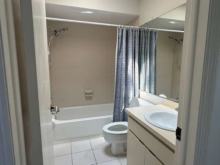 15233 W Pond Woods Dr #404 — Photo 10