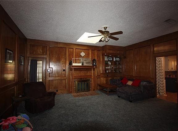 3rd image of 400 Ashland Dr