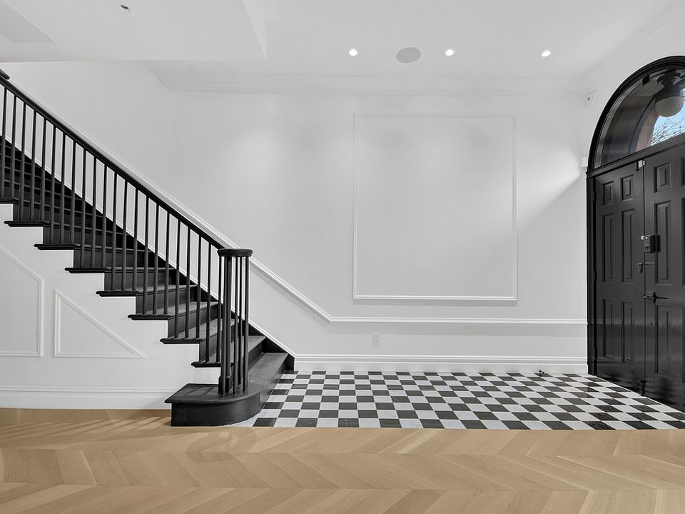 1st image of 261 Clifton Pl
