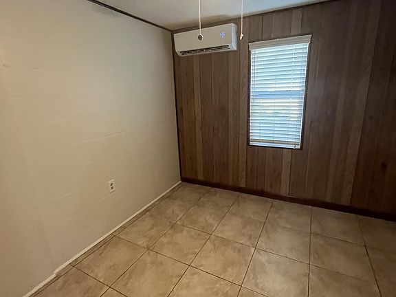 5th image of 614 Center St Unit A