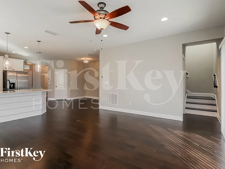 746 Sycamore Way — Photo 3
