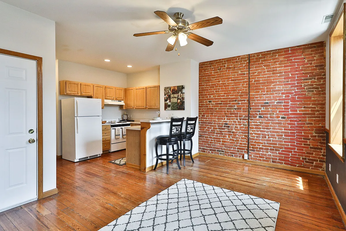 Building Photo - 1635 Fairmount Ave #2