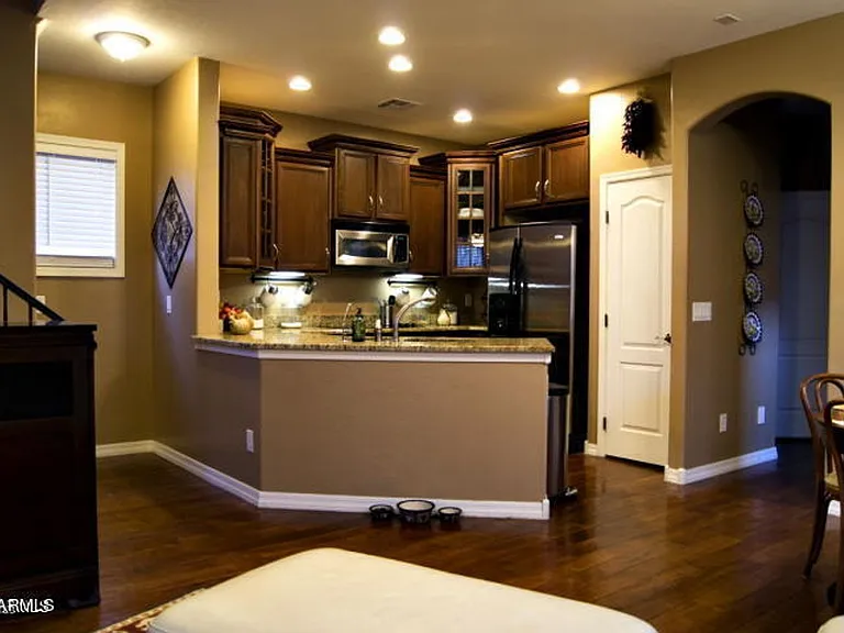5713 S 21st Pl — Photo 5
