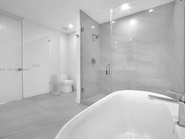 17550 Collins Ave #504 — Photo 23