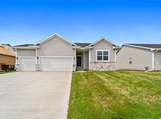 6806 Bright St, Johnston, IA 50131