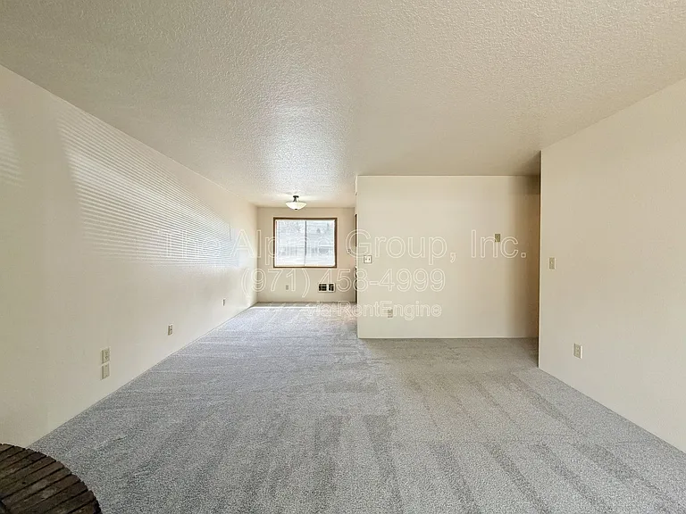 240 NE 143rd Ave — Photo 11