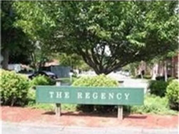 73 Regency Park Dr, Agawam, MA 01001