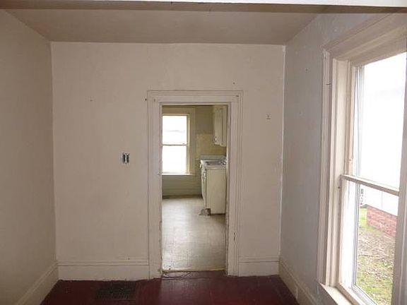 4th image of 345 Amity Ave