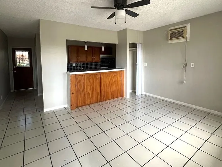 5365 Huntington Dr N — Photo 1