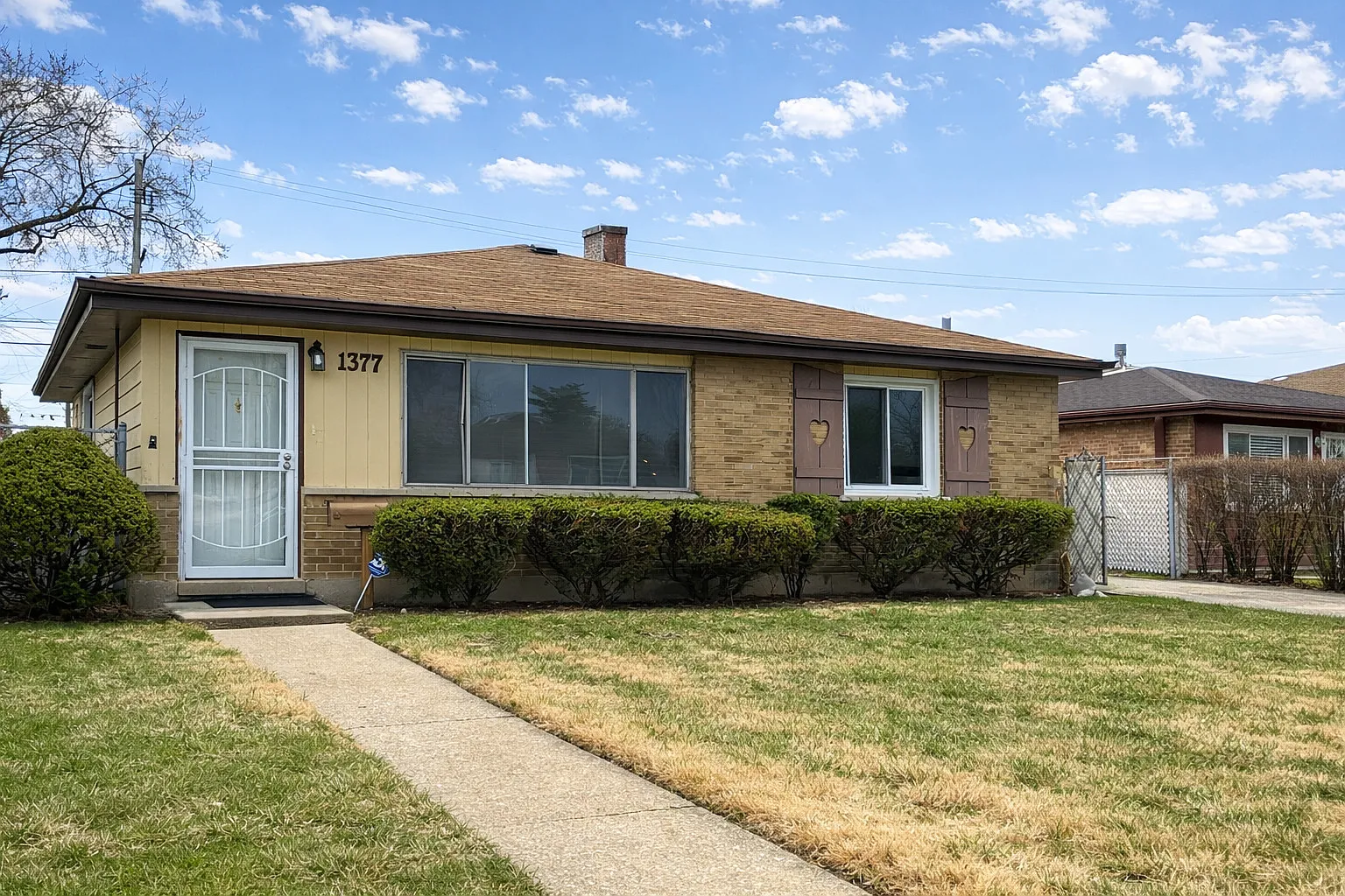 1377 Greenbay Ave photo 1