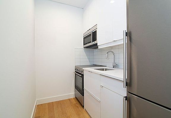 3rd image of 59 Thompson St #31A