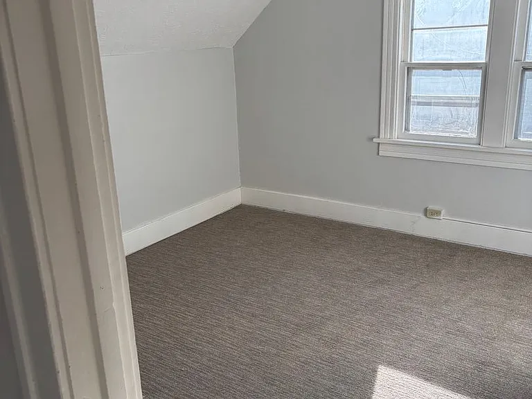 208 S Walts Ave — Photo 5
