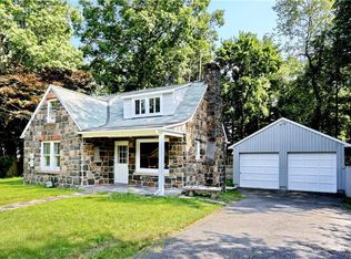 15 Schreiber Ln, Tappan, NY 10983