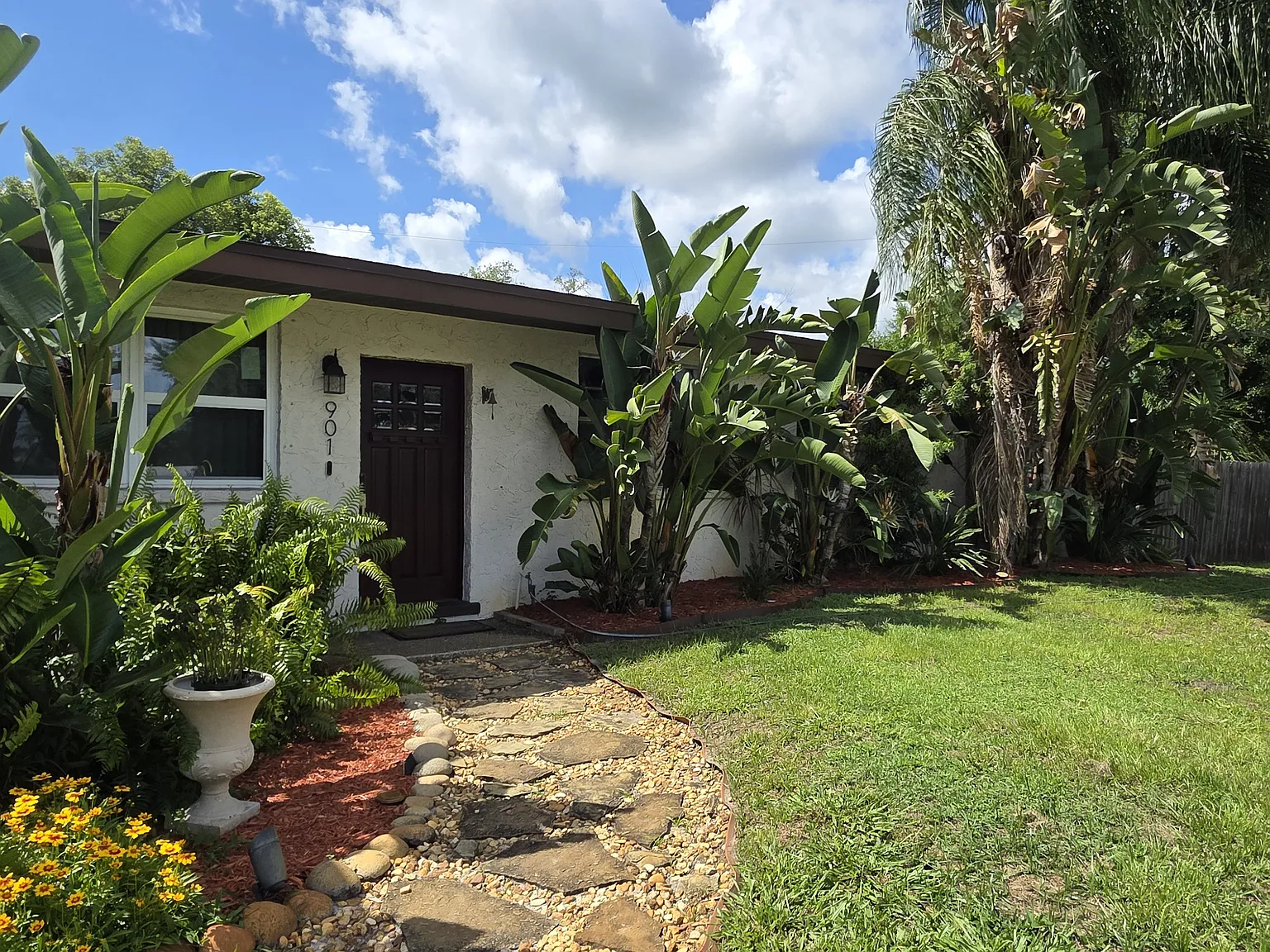 3 bed, 1107 sqft, $2,749 — Photo 3
