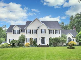 6 Heavenly Ln, Oxford, CT 06478