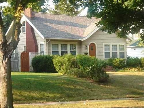 1st image of 780 Oakridge Dr