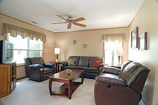 2nd image of 1072 Crestwood Ln
