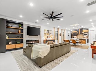 1137 NE Monroe St, Bentonville, AR 72712