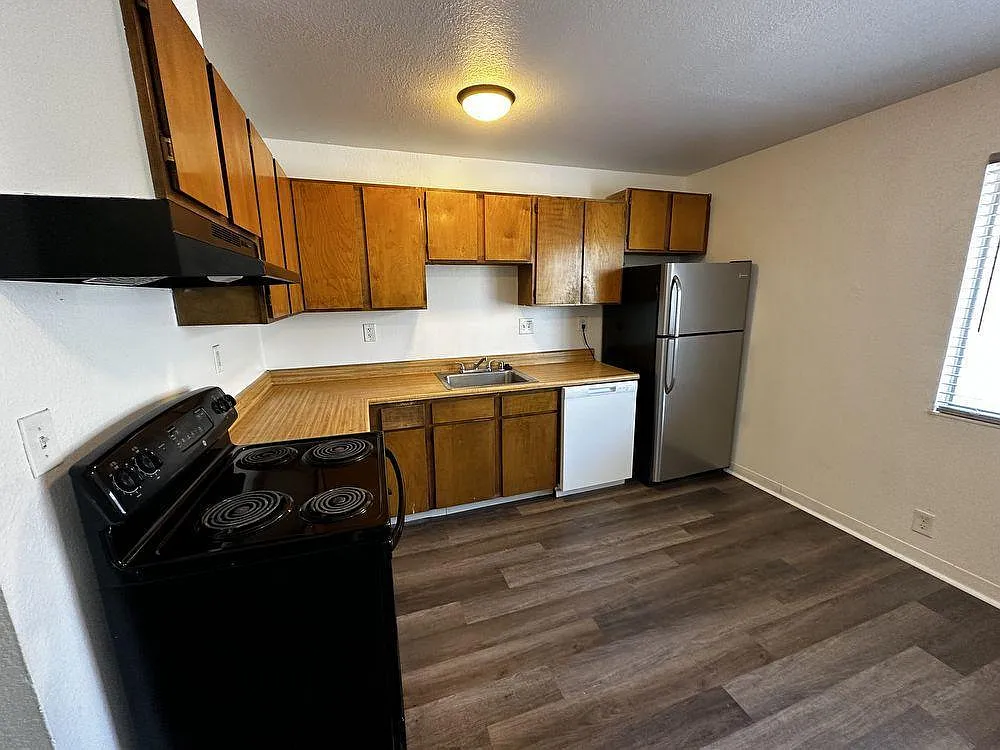 2 bed, 910 sqft, $1,800 — Photo 4