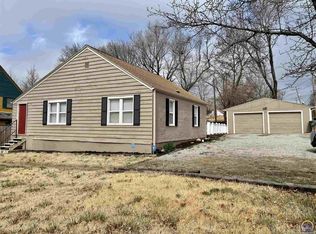 910 SE 29th St, Topeka, KS 66605