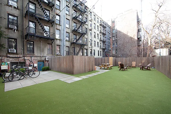 Rented by R New York | media 3