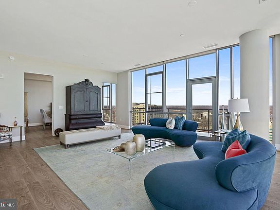 2nd image of 930 Rose Ave #Penthouse 2102