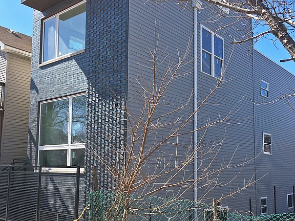 2nd image of 1616 S Des Plaines