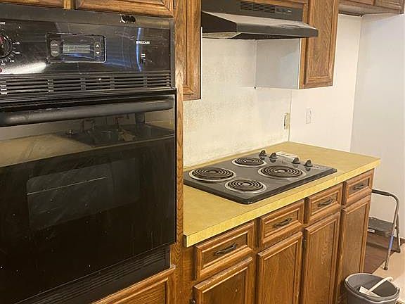 2nd image of 1926 Meadowbrook Dr
