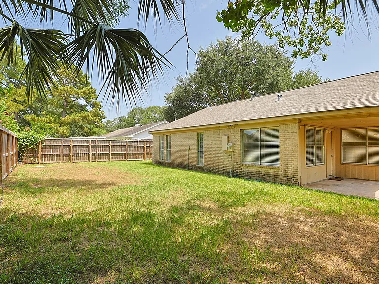 22318 Fincastle Dr — Photo 36