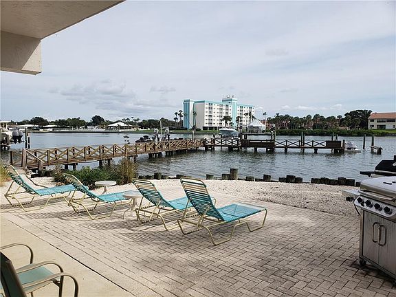 2nd image of 19937 Gulf Blvd APT D2