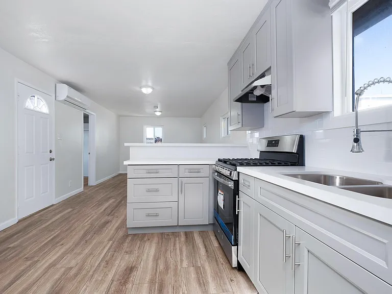 3087 Inez St — Photo 11