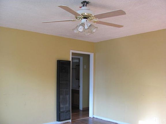 2nd image of 915 Dumosa Dr